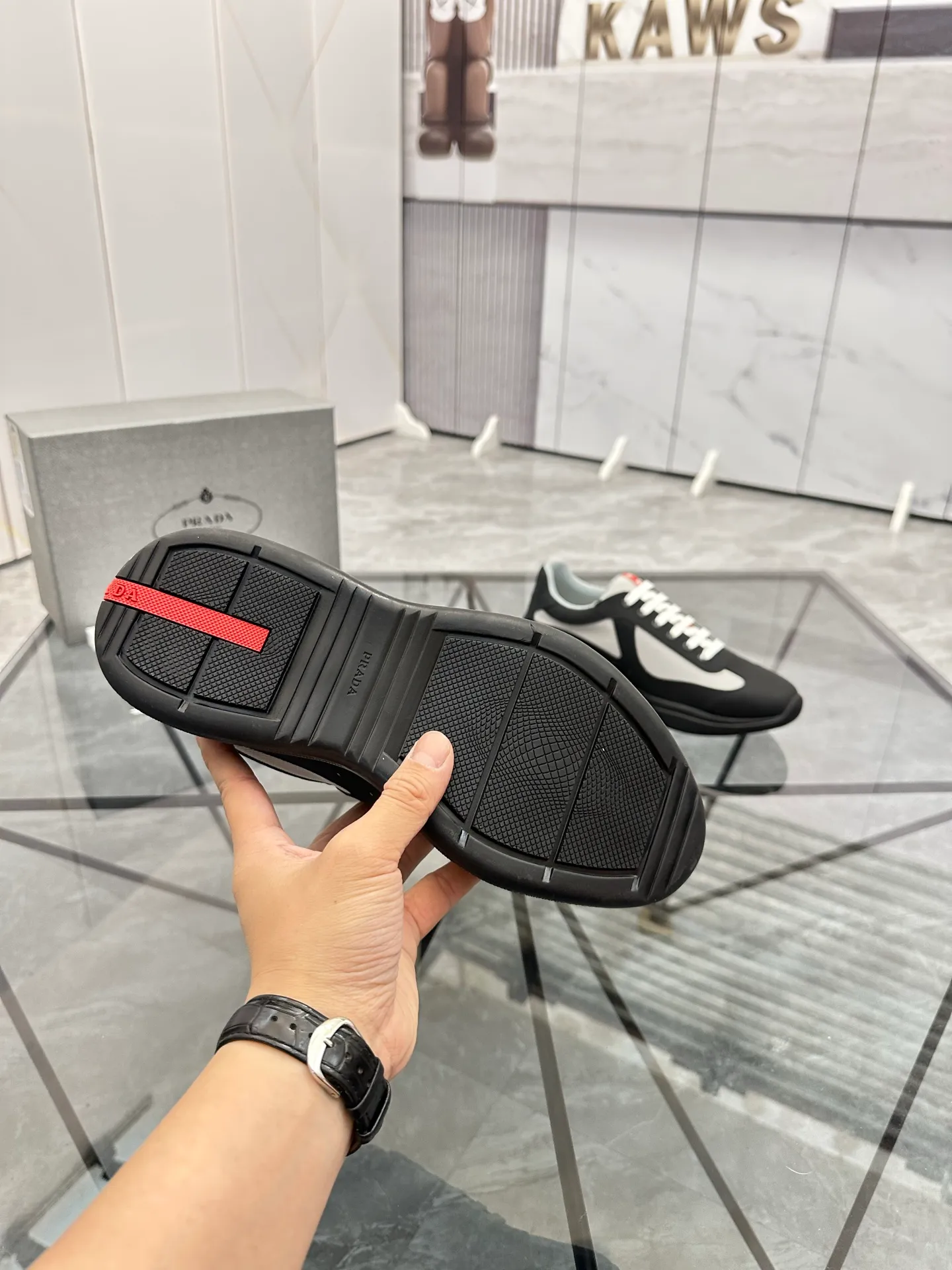 Men's shoes: 💰P360¥ Product trademark: Prada *"Prada*" low-top casual shoes Regular size: 35-47 (can be customized to 48) couple style Product materials: imported silk leather upper, breathable lining, original outsole. Number: 943